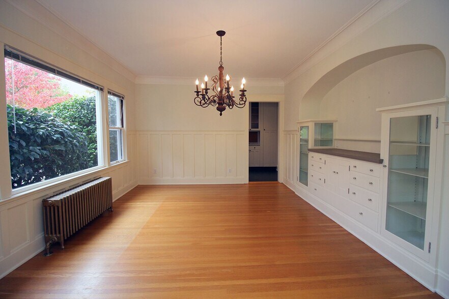 Building Photo - 803 NE Laurelhurst Pl