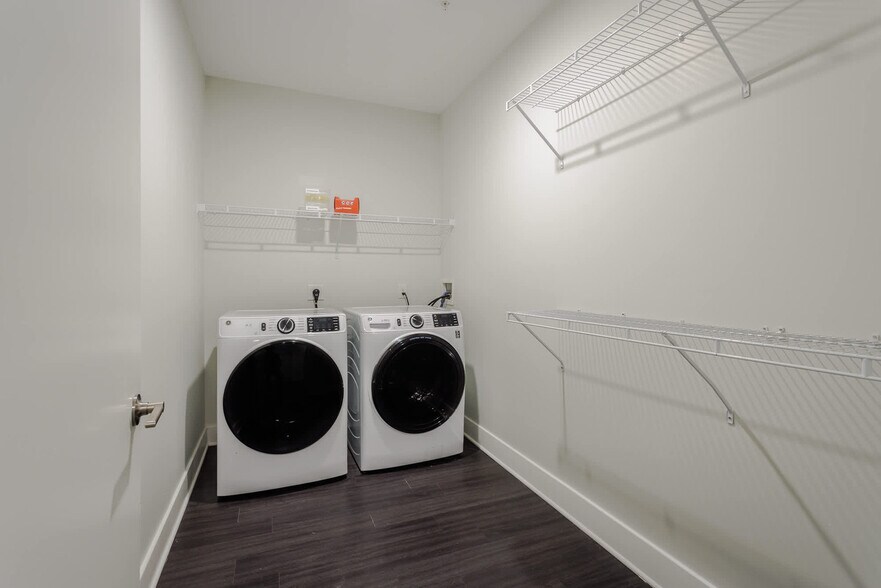 Building Photo - 228 Pike St