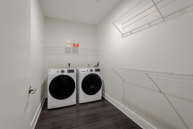 Building Photo - 601 E Pete Rose Wy