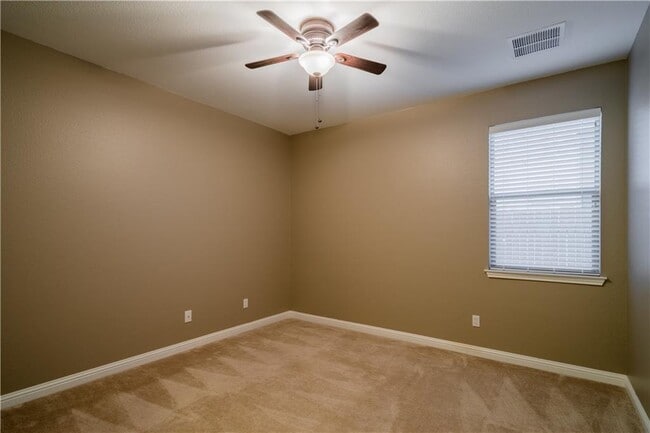 Building Photo - 307 Elderberry Rd