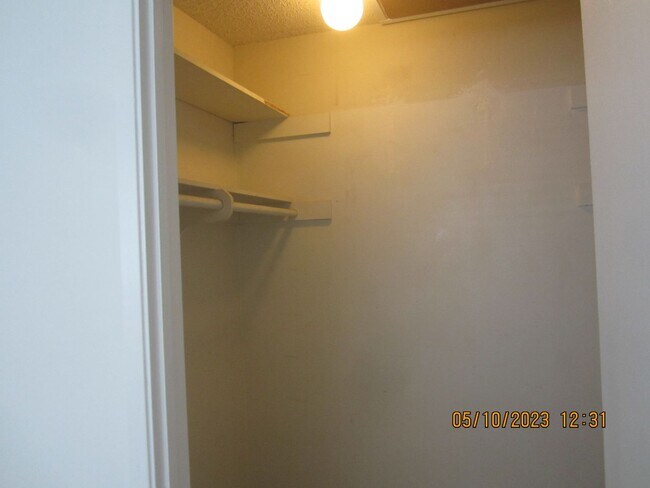 Building Photo - SPACIOUS 2 STORY CONDO