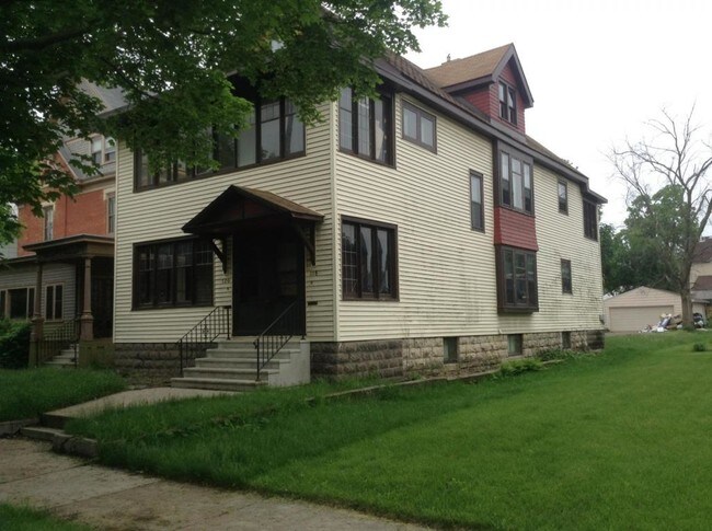 Primary Photo - 118 10th St