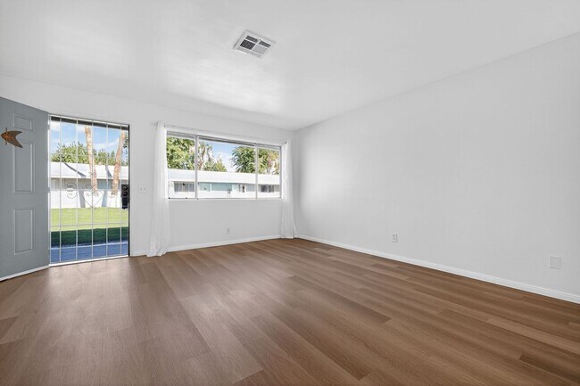 Building Photo - 44440 Acacia Dr