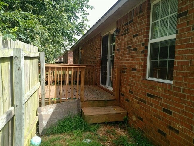 Building Photo - 303 Graystone Cir