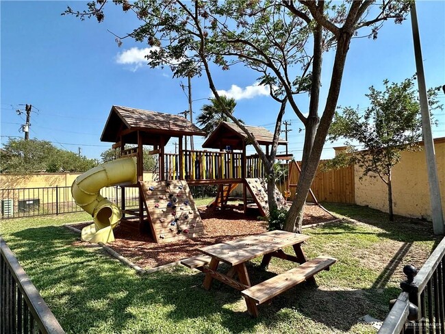 Building Photo - 22 West Dr