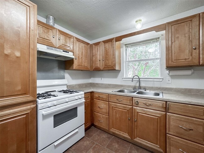 Building Photo - 4717 Heron St