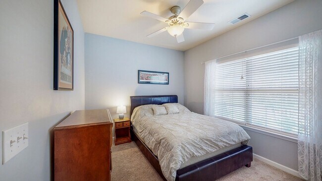 Building Photo - 3 bedrooms, 2 bathrooms in the City of Ric...