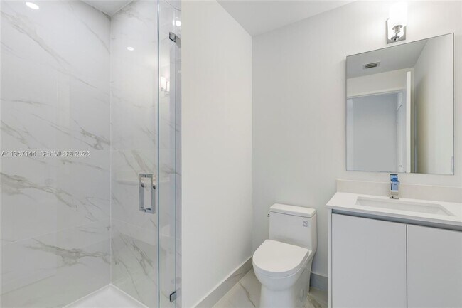 Building Photo - 700 NE 24th St