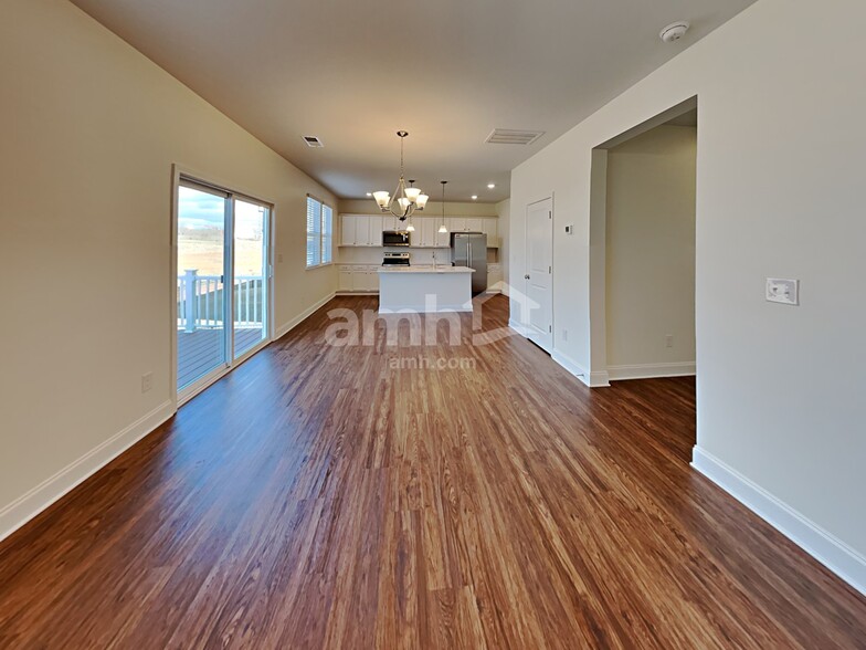 Building Photo - 156 Larragan Dr
