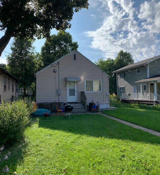 Building Photo - Beautiful Single Family home
