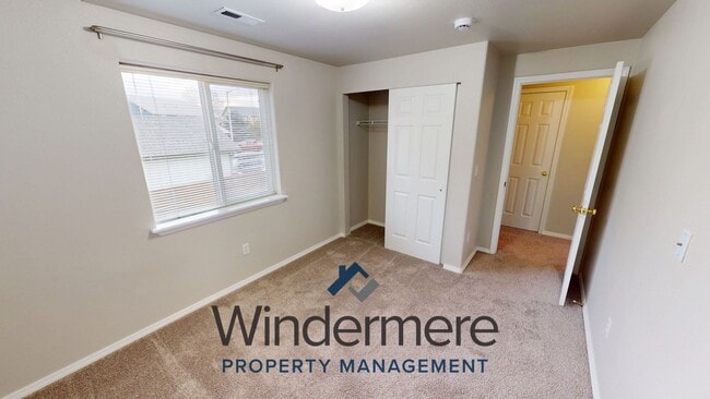 Building Photo - 1243 SE Newgate Dr
