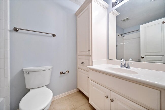 Building Photo - 2626 Couch St