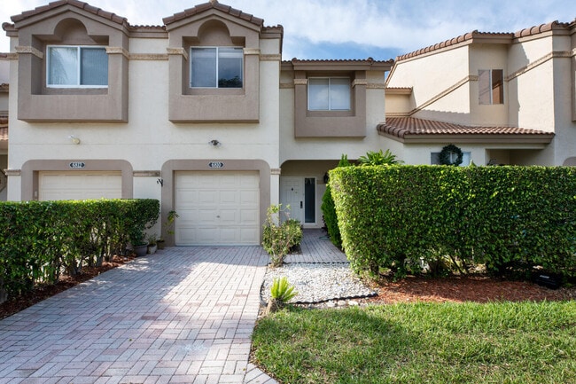 Primary Photo - 6810 Via Regina