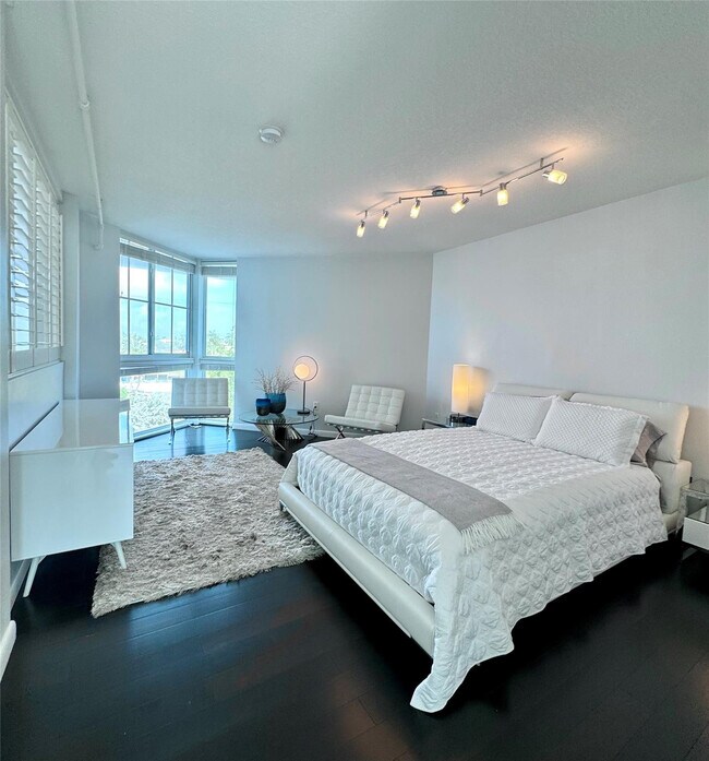 Building Photo - 1490 SE 15th St