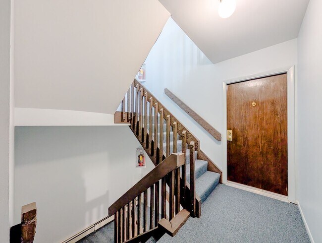 Building Photo - 801 S Dwyer Ave