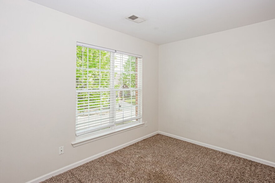 Building Photo - 11240 Cypress View Dr