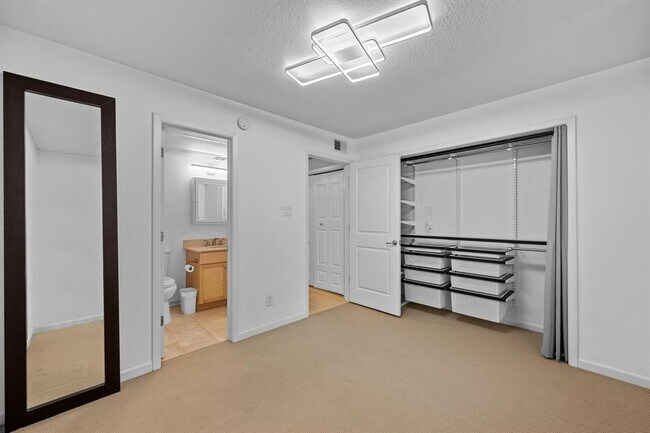 Building Photo - 3204 Menchaca Rd