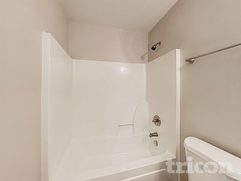 Building Photo - 1528 April Knoll Ct