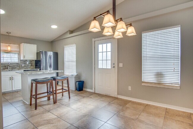 Building Photo - Available now – 3BR/2BA Patio Home with Fi...
