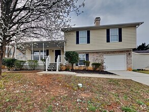 Building Photo - Cozy 3 Bedroom Home! Located in Lithonia!