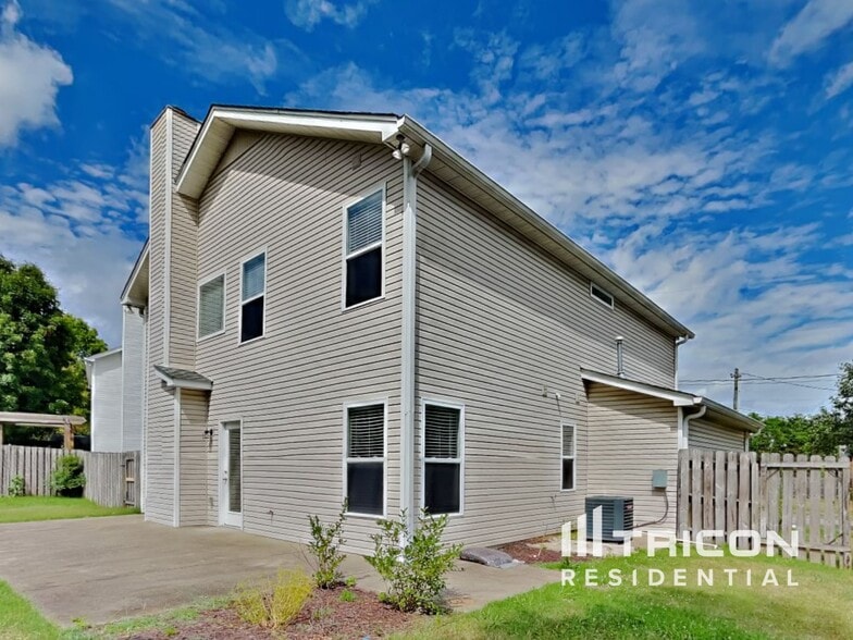 Building Photo - 7120 Commonwealth Cir