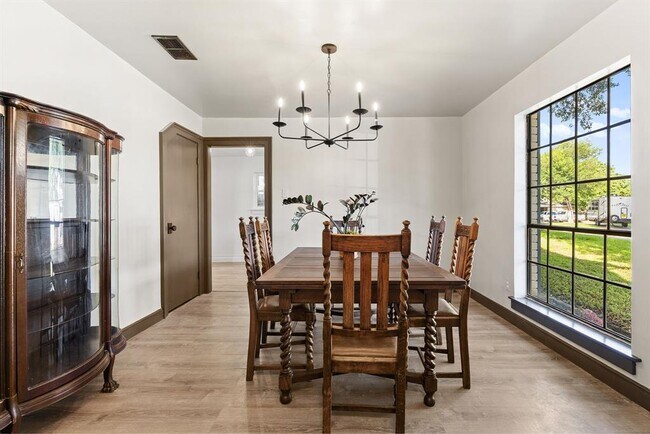 Building Photo - 600 Pin Tail Ln