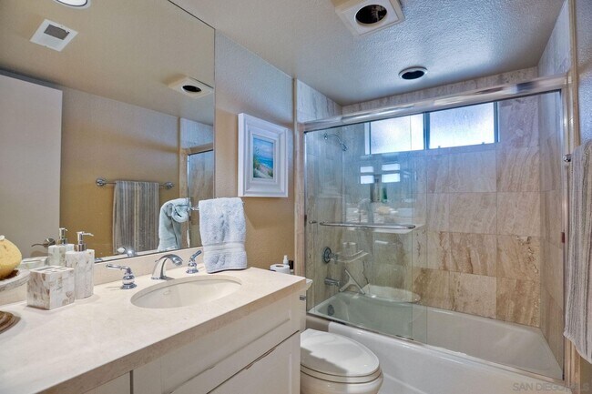Building Photo - 1043 Freedom Ct