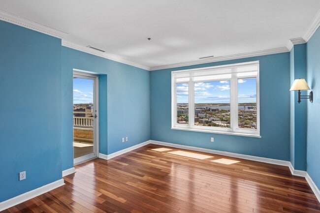 Building Photo - 100 Harborview Dr