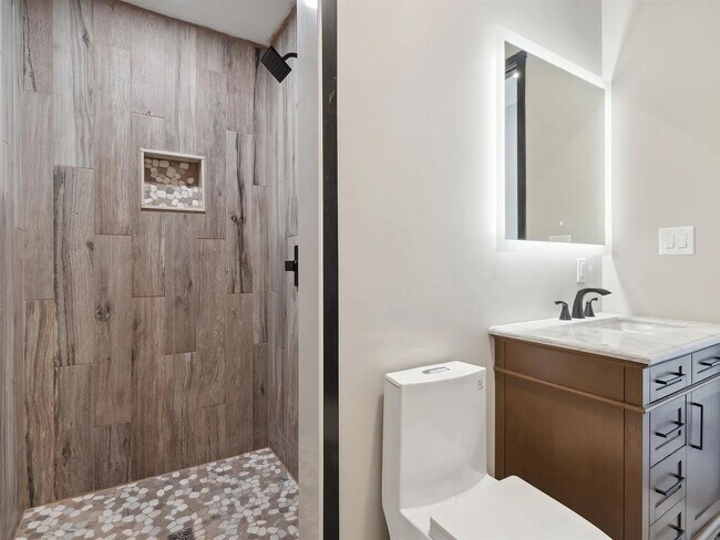 Building Photo - South Grandview