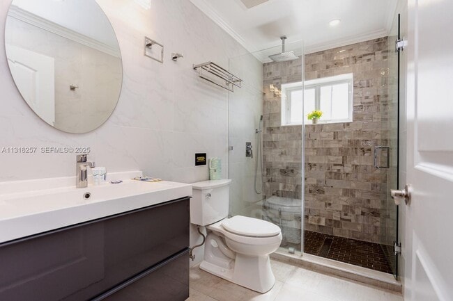 Building Photo - 833 Washington St