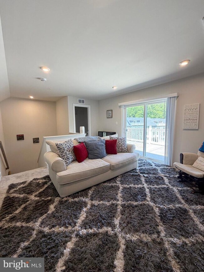 Building Photo - 10802 Foxtrot Cir