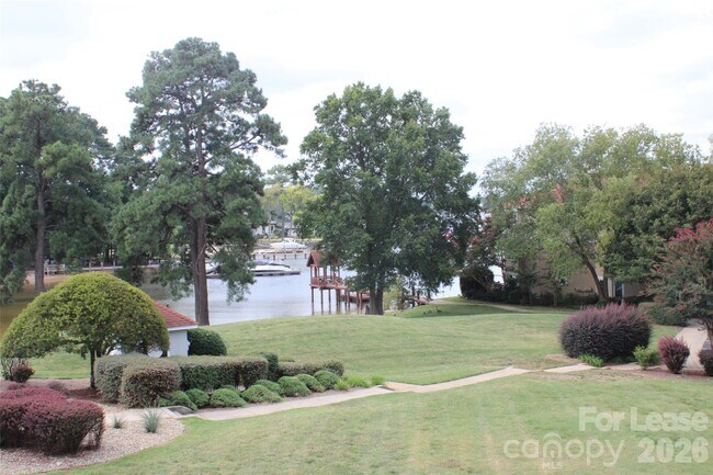 Building Photo - 17919 Kings Point Dr
