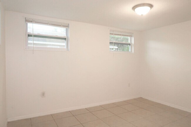 Building Photo - 4829 6th St