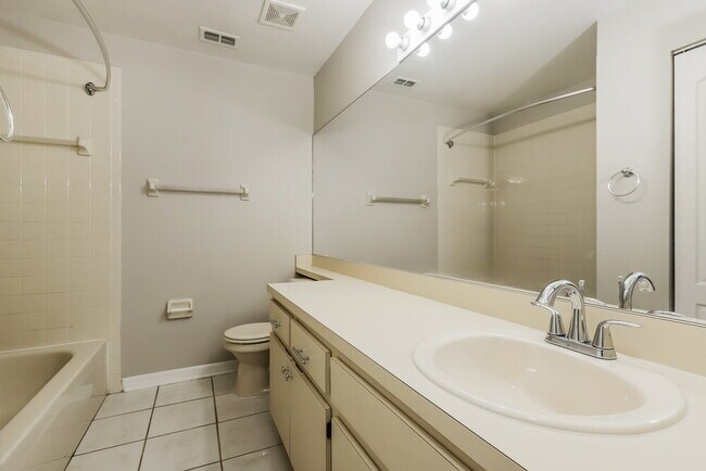 Building Photo - 839 Greenbelt Cir
