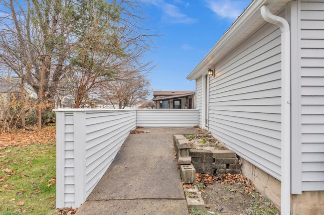 Building Photo - 114 Parker Ave