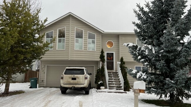 Primary Photo - Single Family House off Turpin! 3 Bed/2 Ba...