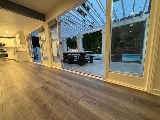 Building Photo - 8731 Topanga Canyon Blvd