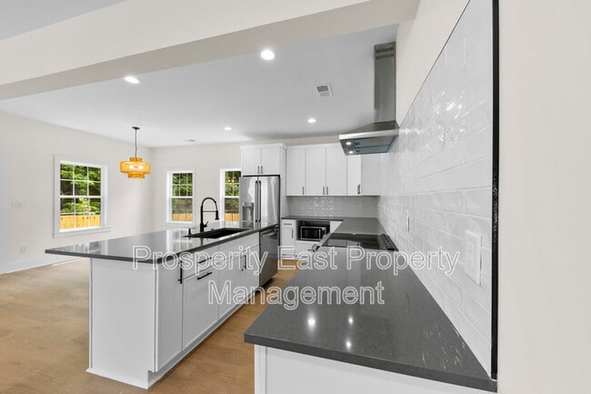 Building Photo - 3420 Tappan Pl