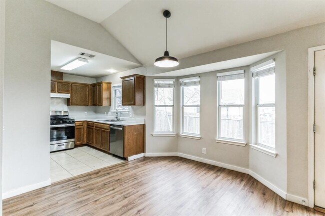 Building Photo - 313 Caladium Dr