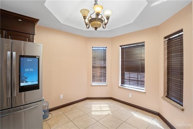 Building Photo - 20 Silverado Dr E