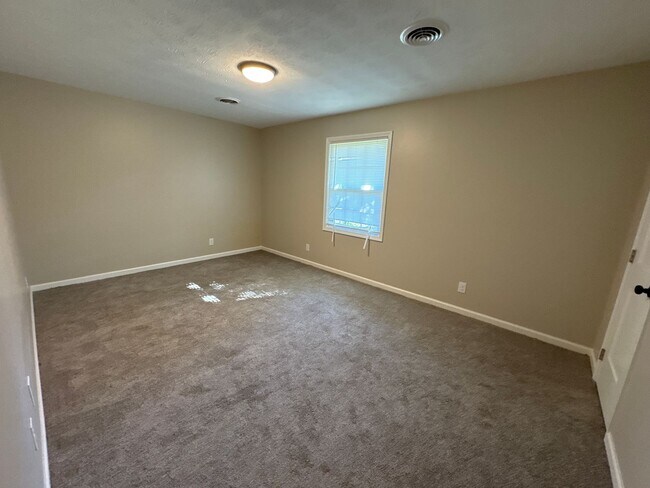 Building Photo - 11472 US-62