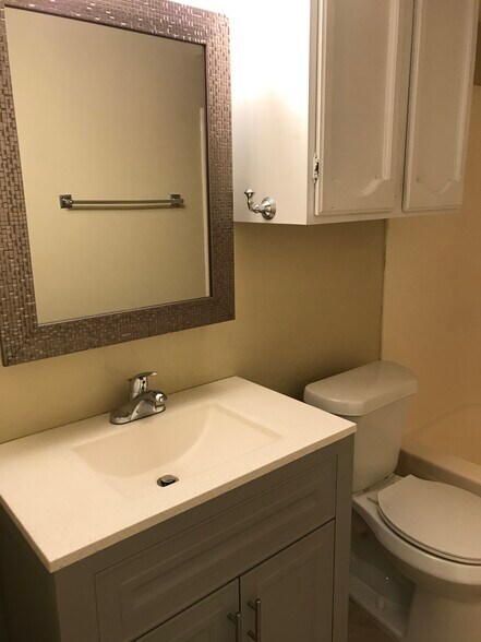 Building Photo - 706 Garden Walk Dr