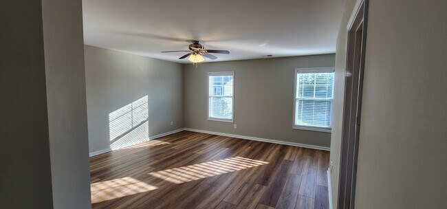 Building Photo - Welcome to Eagle Landing—where 3-bedroom bliss meets effortless style.