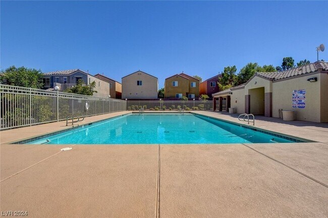 Building Photo - 9291 Hollander Ave