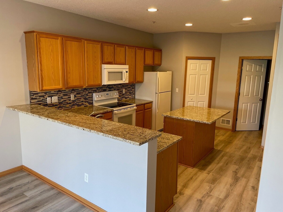 Building Photo - 896 Braunworth Ct
