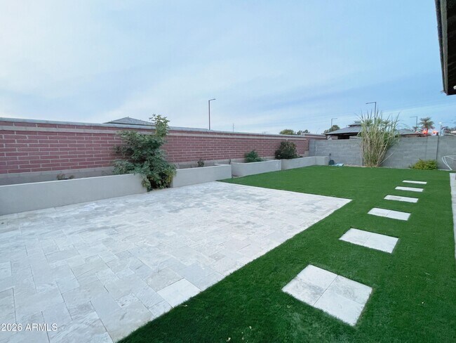 Building Photo - 13682 N 144th Ln