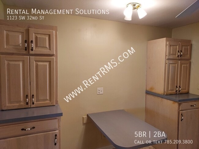 Building Photo - 1123 SW 32nd St