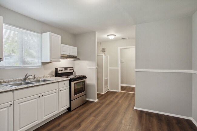 Building Photo - Large 3BR/1BA Eastside Savannah Home For Rent