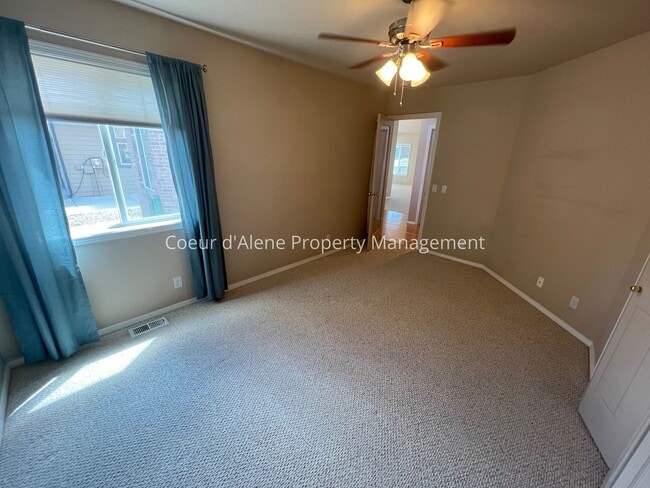 Building Photo - 2 bed, 2 bath townhouse near Avondale Golf...