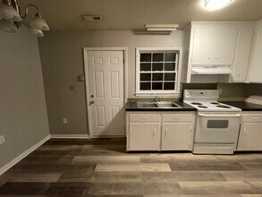 Building Photo - 8844-8850 Deerwood Dr (Quadplex)